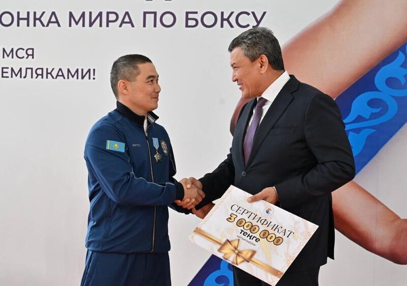 В Северо-Казахстанской области чествовали чемпионку мира по боксу Наталью Богданову