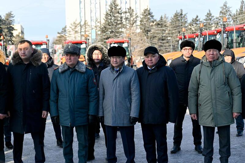 Победителям областного конкурса «Үлгілі ауыл» вручены 20 тракторов