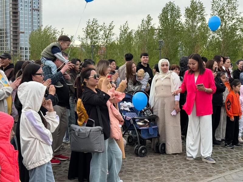 Безопасность и экологичность: промоакцию в поддержку электросамокатов провели в Астане