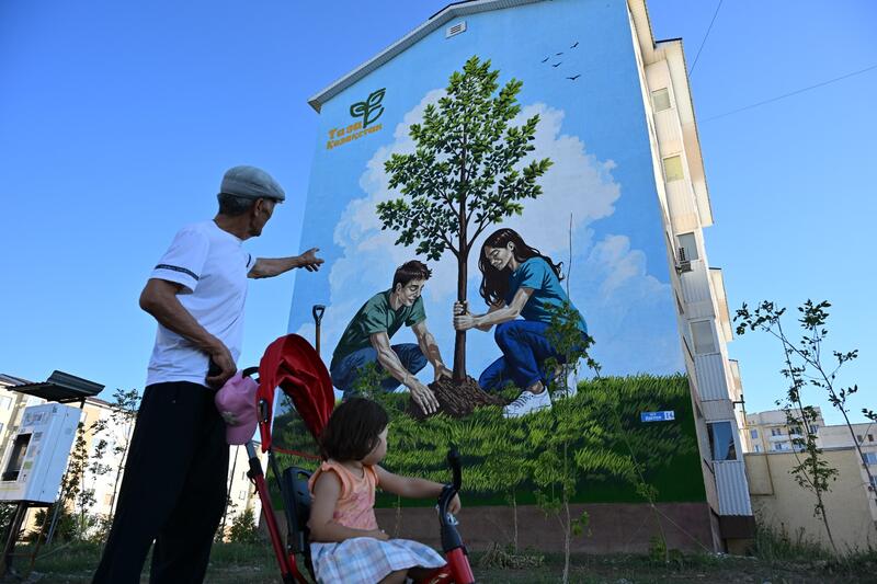 В Талдыкоргане появились новые муралы, посвящённые программе «Таза Қазақстан» и концепции «Закон и Порядок»