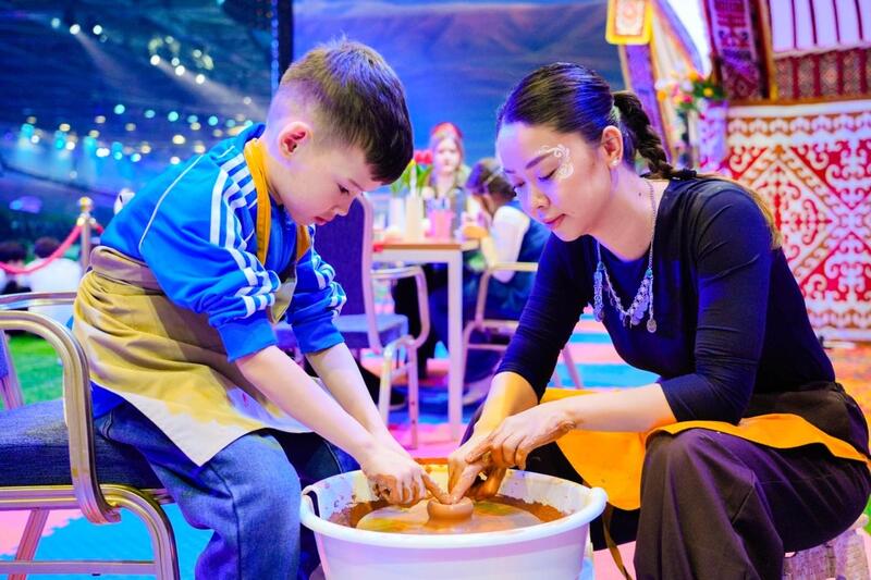 В Астане для детей развернули творческую зону на Наурыз