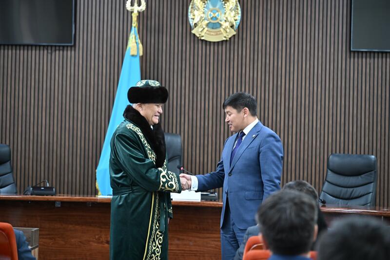 Манархан Ахимбеков удостоен награды за вклад в устойчивое развитие Талдыкоргана