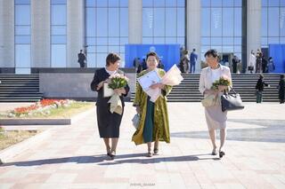 Чествуя благородный труд: в Жетісу наградили порядка 100 педагогов ко Дню учителя