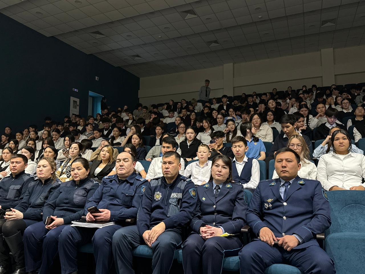 «Закон и порядок»: в Астане прошла профилактическая встреча со школьниками
