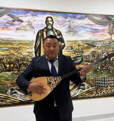 ДИРЕКТОР ШКОЛЫ ИЗ ОБЛАСТИ АБАЙ СОВМЕЩАЕТ РАБОТУ УЧИТЕЛЯ И ТВОРЧЕСТВО