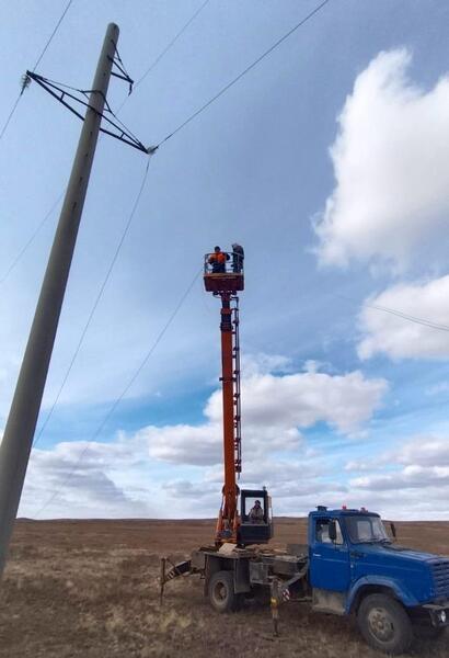 В селе Кайынды проводят ремонт электросетей