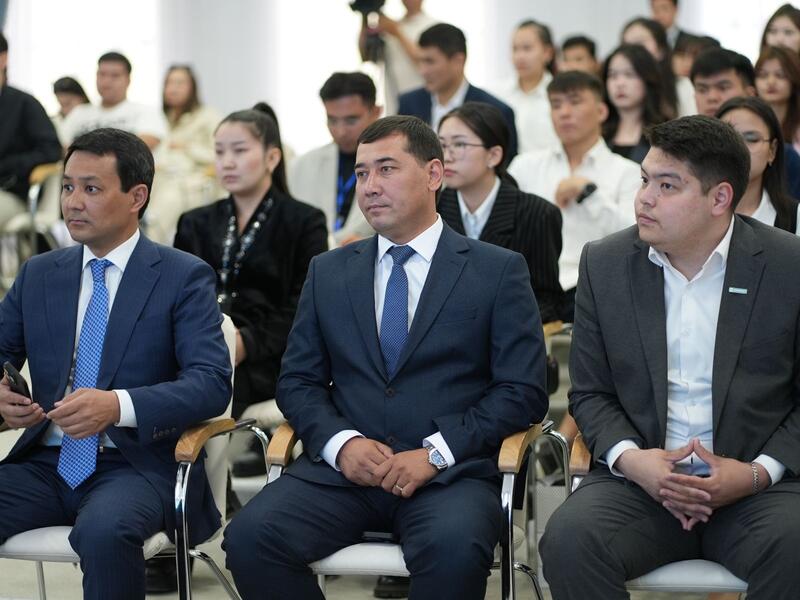 Малик Отарбаев встретился с молодежью Актюбинской области