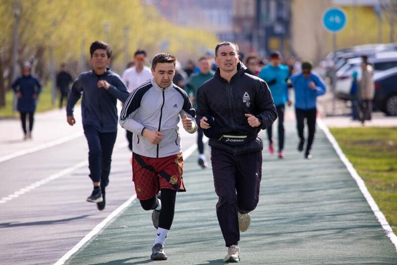 «Таза Қазақстан»: около 1200 человек приняли участие в акции по уборке территории на открытии бегового сезона в Астане