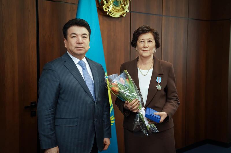 Труд наших педагогов по достоинству оценивается государством - министр просвещения поздравил учителей в преддверии Международного женского дня