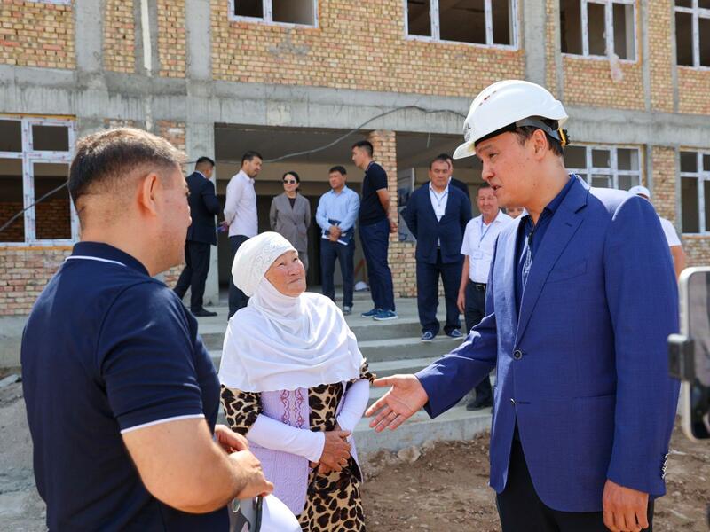 Рабочая поездка Ербола Карашукеева в Шуский район: дороги, соцобъекты и АПК
