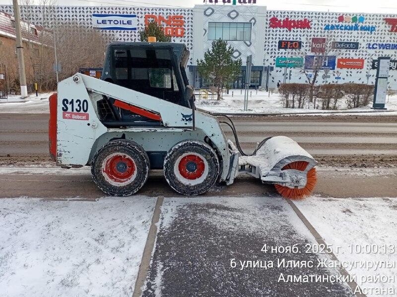 В Астане выпал первый снег: коммунальные службы работают в усиленном режиме