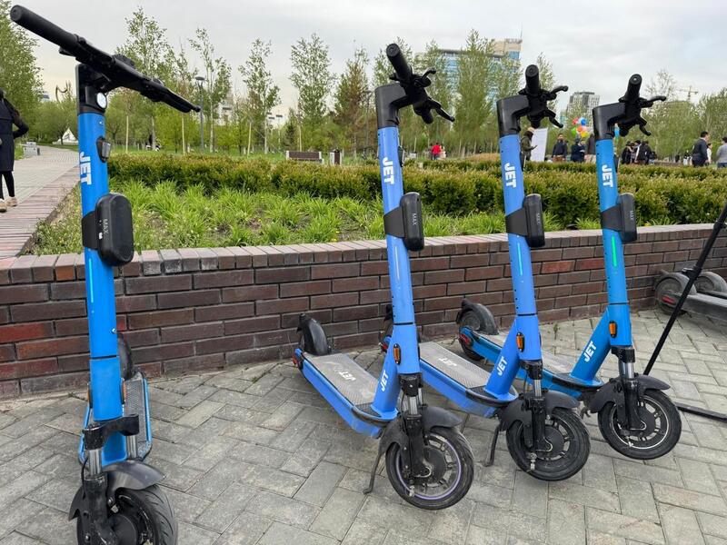 Безопасность и экологичность: промоакцию в поддержку электросамокатов провели в Астане