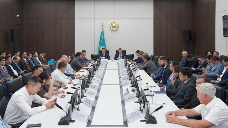 Айдарбек Сапаров обсудил с СХТП Алматинской области развитие АПК и меры государственной поддержки