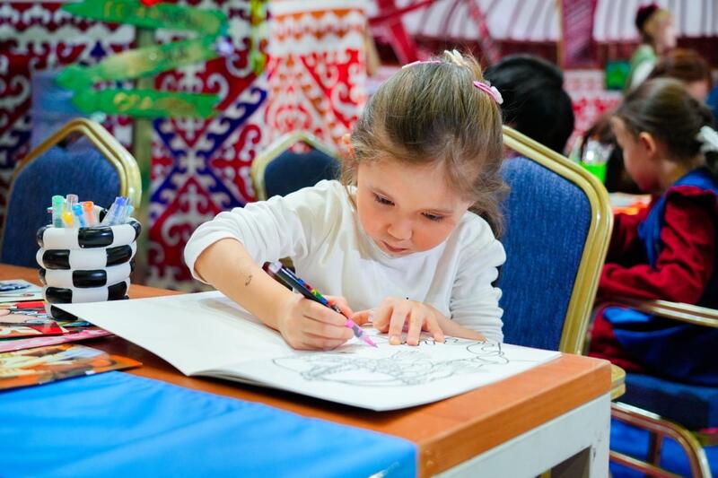 В Астане для детей развернули творческую зону на Наурыз