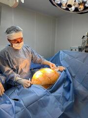 В АЛМАТЫ ПАЦИЕНТКЕ УДАЛИЛИ ГИГАНТСКУЮ 25-КИЛОГРАММОВУЮ ОПУХОЛЬ