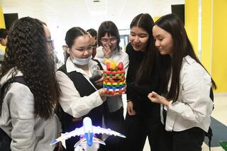 Столичные школьники представили свои эко-идеи на выставке в Астане