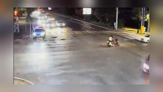 Мопедист сбил полицейского в Алматы