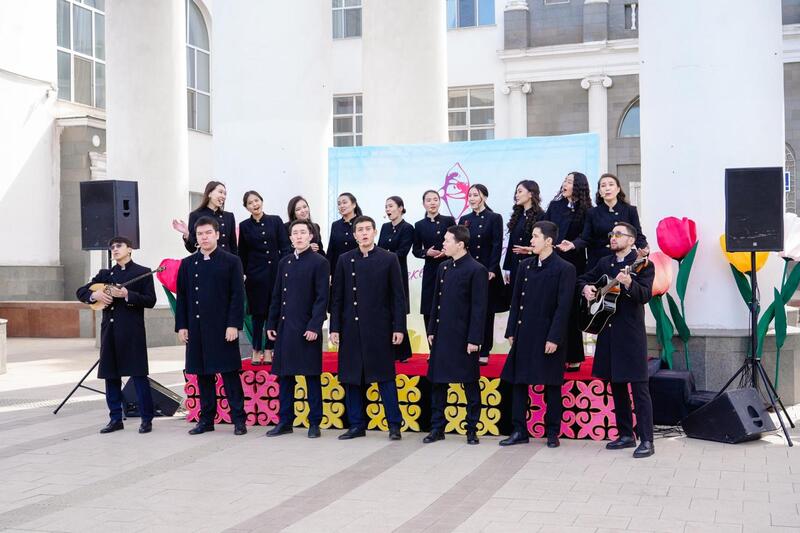 Праздничное мероприятие прошло около театра «Жастар» в Астане