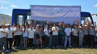 «Taзa Қазақстан»: экоакция на берегу озера Семизбугы объединила около сотни жителей Бухар-Жырауского района