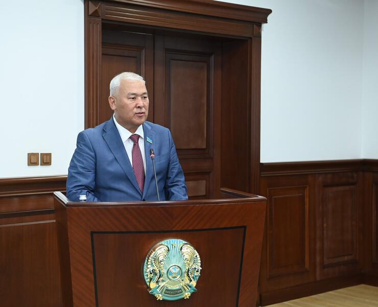 Государственному и общественному деятелю Мурату Абенову 60 лет