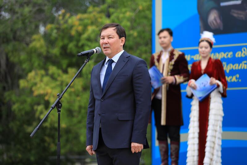 Актобе празднуют 180-летие великого Абая