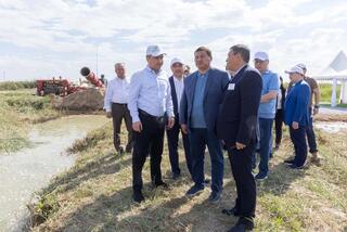 Премьер-министр проверил состояние гидротехнических сооружений и ход внедрения технологий водосбережения в Кызылординской области
