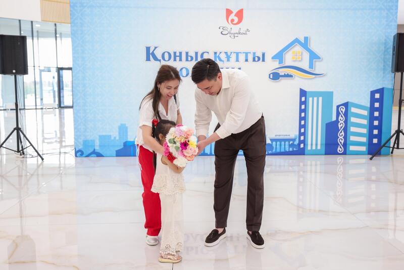 НОВЫЕ КВАРТИРЫ, НОВЫЕ ПЕРСПЕКТИВЫ: В ШЫМКЕНТЕ СЕМЬЯМ ВРУЧИЛИ КЛЮЧИ