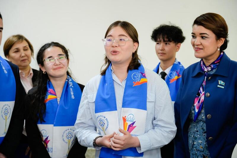 Создание безопасных пространств и развитие инфраструктуры для подростков обсудили депутаты маслихата со школьными активистами в Астане