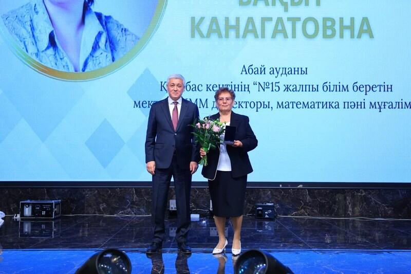 Лучших работников образования наградили в Карагандинской области