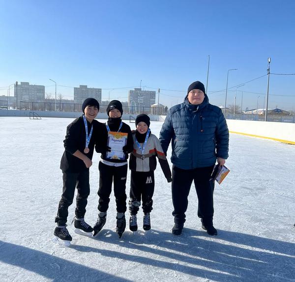 В Шахтинске состоялось личное первенство по скоростному бегу на коньках