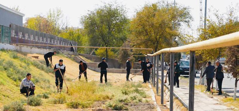 ТУРКЕСТАН: ЧЕМПИОНЫ МИРА ПРИНЯЛИ УЧАСТИЕ В СУББОТНИКЕ В ШАРДАРЕ, КОММУНАЛЬНОМУ ПРЕДПРИЯТИЮ ПЕРЕДАНО 15 ЕДИНИЦ ТЕХНИКИ