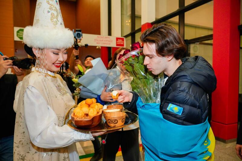 Олимпийского чемпиона Михаила Шайдорова торжественно встретили болельщики в Астане