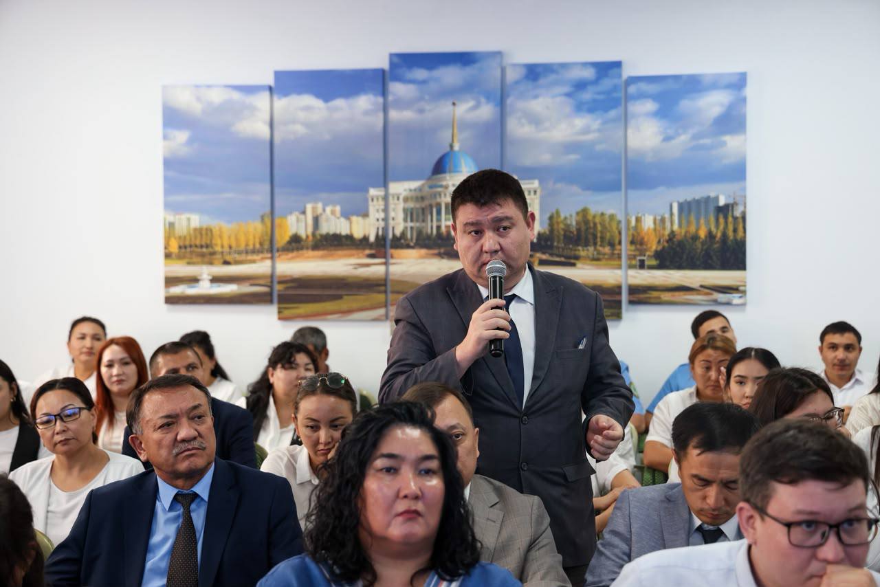В областном суде области Абай состоялась очередная выездная встреча представителей Высшего Судебного Совета с судьями региона и сотрудниками территориального Департамента Судебной администрации