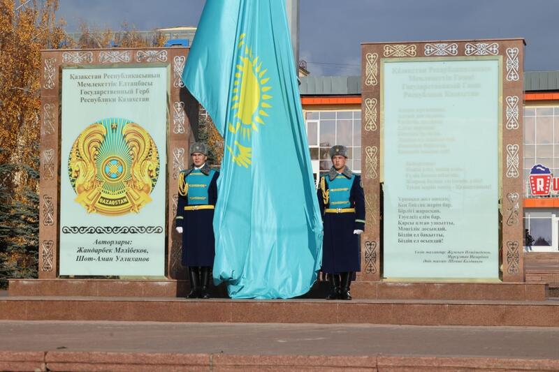 В Рудном состоялась торжественная церемония поднятия Государственного Флага Республики Казахстан в честь Дня Республики