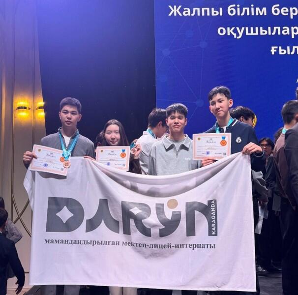 Ракетная платформа и бионический робот: карагандинцы взяли золото на национальном конкурсе