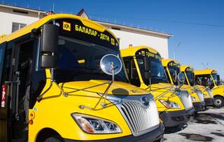 В Жетысу новенькие школьные автобусы отправили в районы