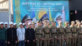 В Шымкенте состоялась отправка первой команды призывников в ряды Вооруженных сил