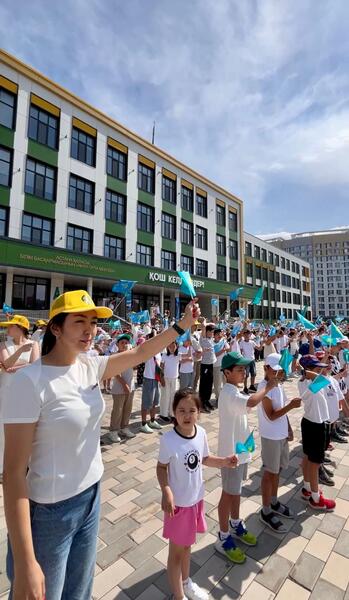 В Астане более 10 тысяч детей одновременно исполнили Государственный гимн