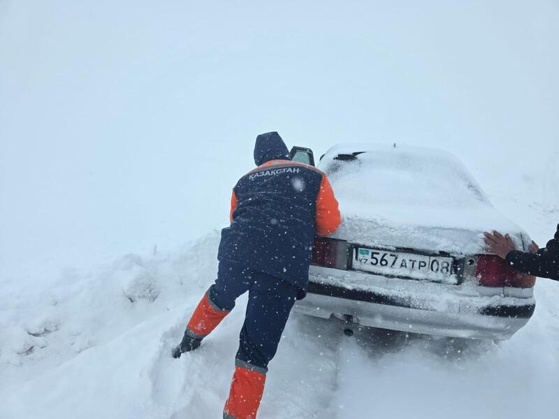 За последние десять дней из снежных заносов спасено и эвакуировано 145 человек