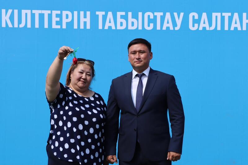 В ОБЛАСТИ ҰЛЫТАУ ЕЩЁ 30 СЕМЕЙ ПОЛУЧИЛИ НОВОЕ ЖИЛЬЁ