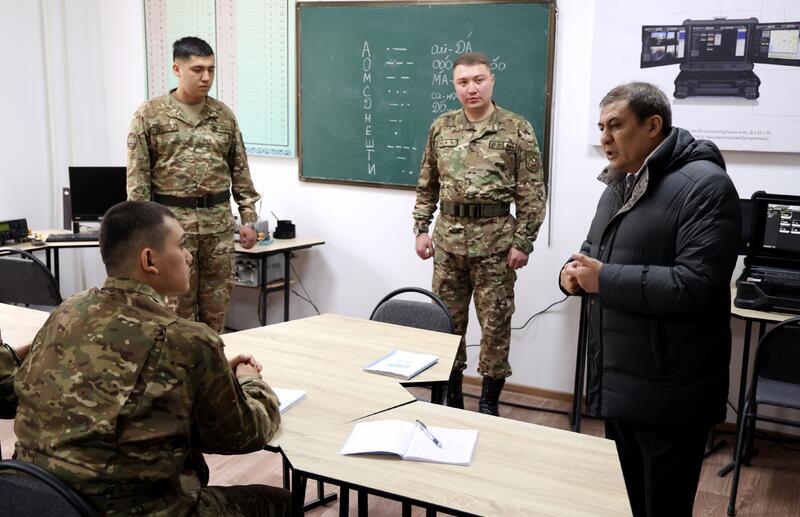 Министр обороны презентовал депутатам Парламента проект Sarbaz+ в Алматы