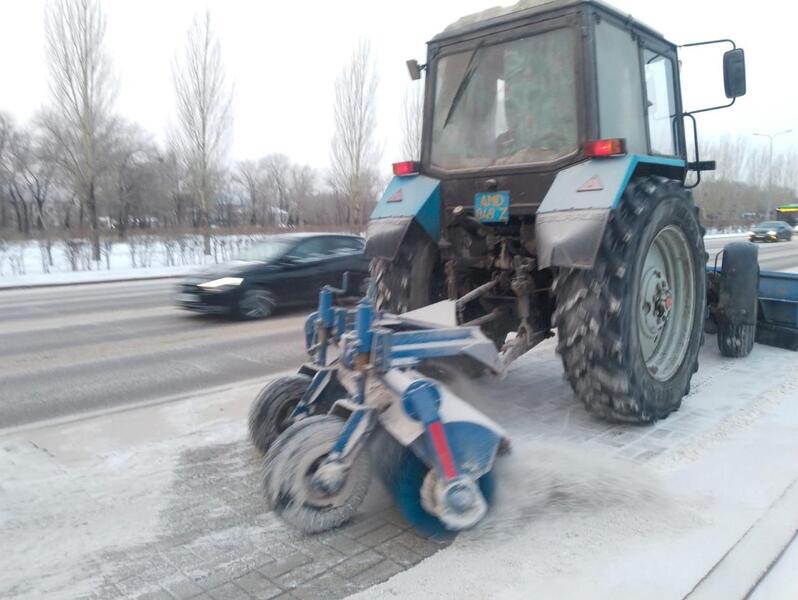 Более 1 300 единиц спецтехники задействованы в снегоуборке в Астане