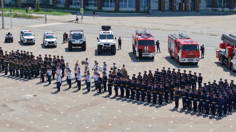 Чингис Аринов вручил дипломы выпускникам Академии гражданской защиты в Кокшетау