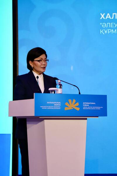 В Астане награждены ветераны социальной сферы и лучшие соцработники