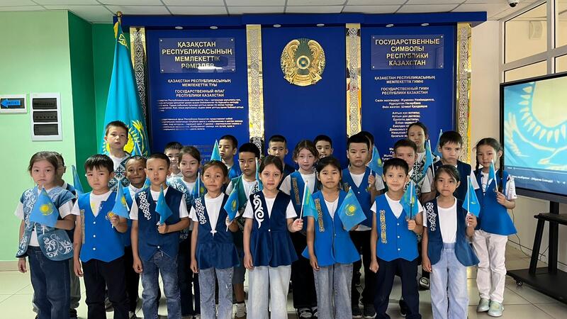 В Астане более 10 тысяч детей одновременно исполнили Государственный гимн