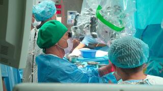 Столичные нейрохирурги удалили огромную шишковидную опухоль у 52-летнего пациента