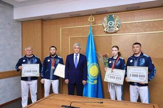 Ермаганбет Булекпаев поздравил бронзовых призёров Паралимпиады в Париже