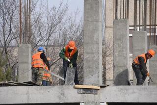 Административные штрафы и лишение строительных лицензий: алматинских подрядчиков наказали за нарушения