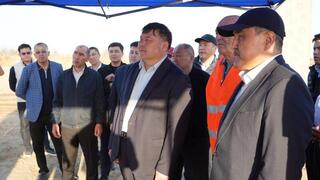 МИНИСТР ВОДНЫХ РЕСУРСОВ И ИРРИГАЦИИ РК ОЗНАКОМИЛСЯ С ХОДОМ КАПИТАЛЬНОГО РЕМОНТА ПОЛИВНЫХ СИСТЕМ В ШАРДАРИНСКОМ РАЙОНЕ