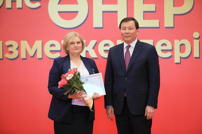 Аким области поздравил работников культуры с профессиональным праздником